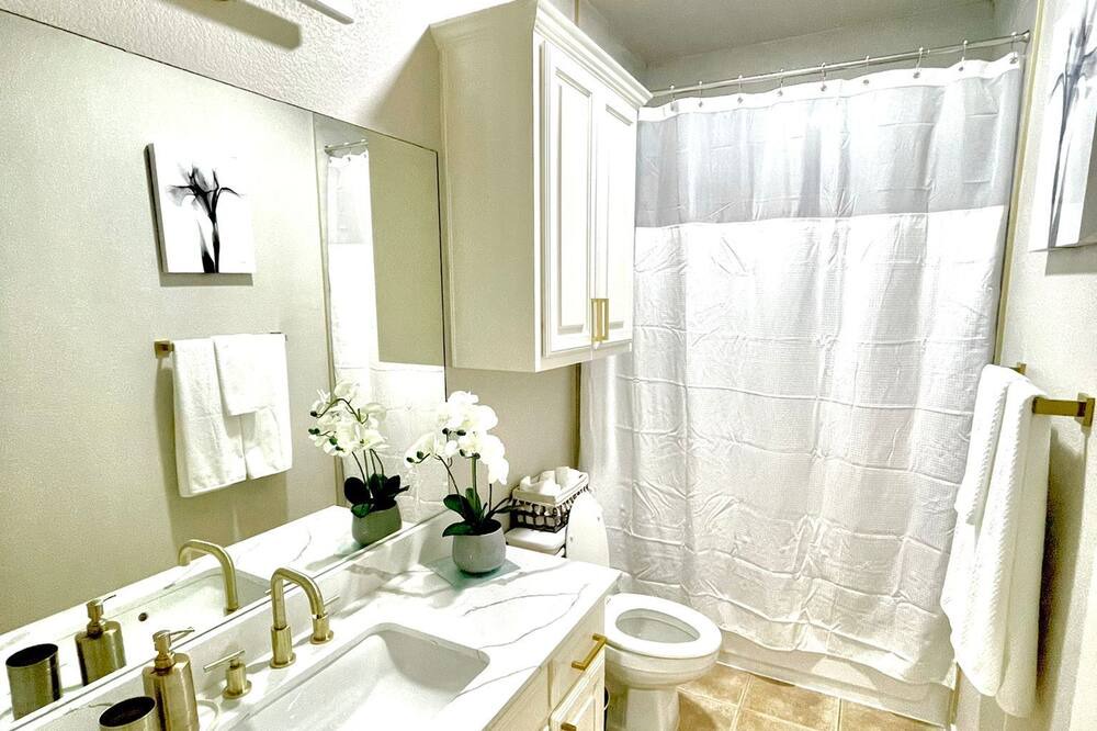 Photo of Bathroom in Southhampton Hills