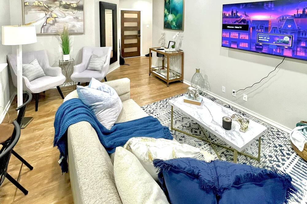 Photo of Livingroom in Southhampton Hills