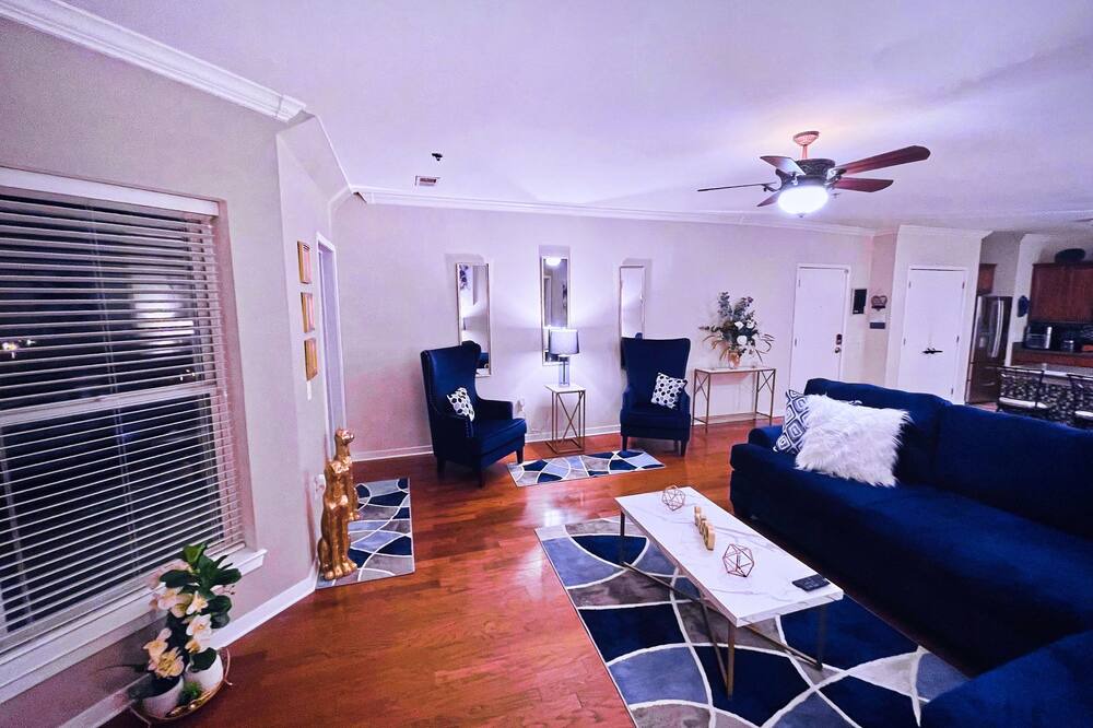 Photo of Livingroom in Pinch District