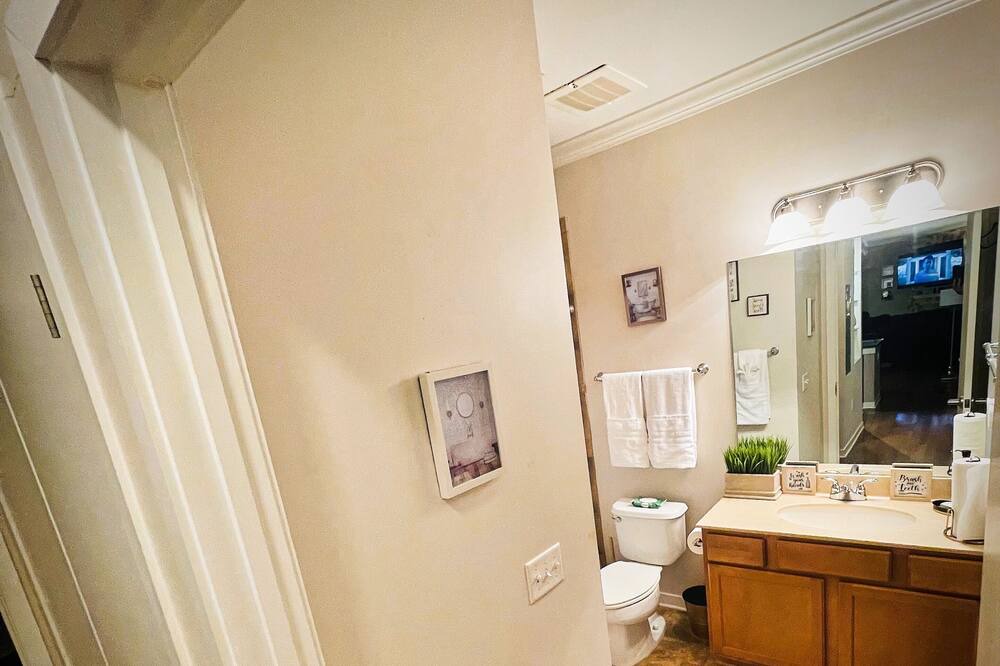 Photo of Bathroom in Pinch District