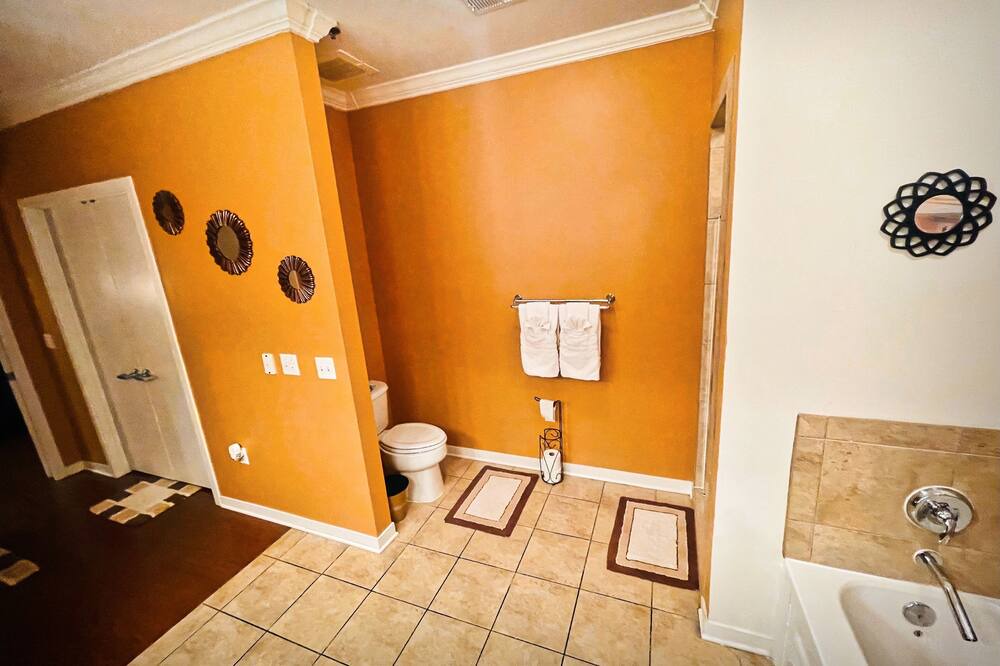 Photo of Bathroom in Pinch District