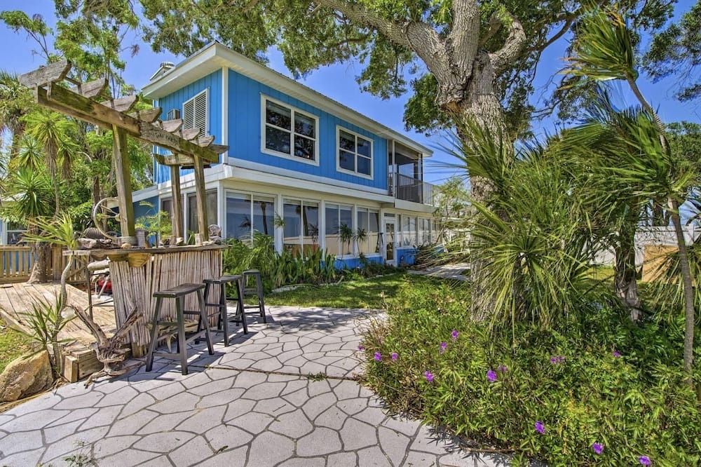 Photo of Bedroom in Tropic