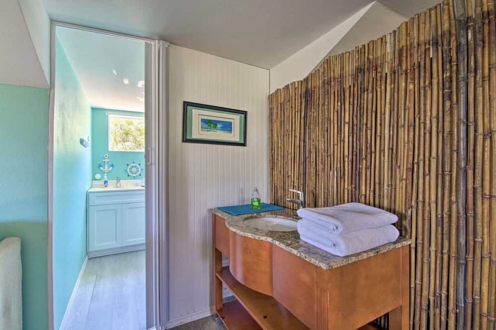 Photo of Bedroom in Tropic