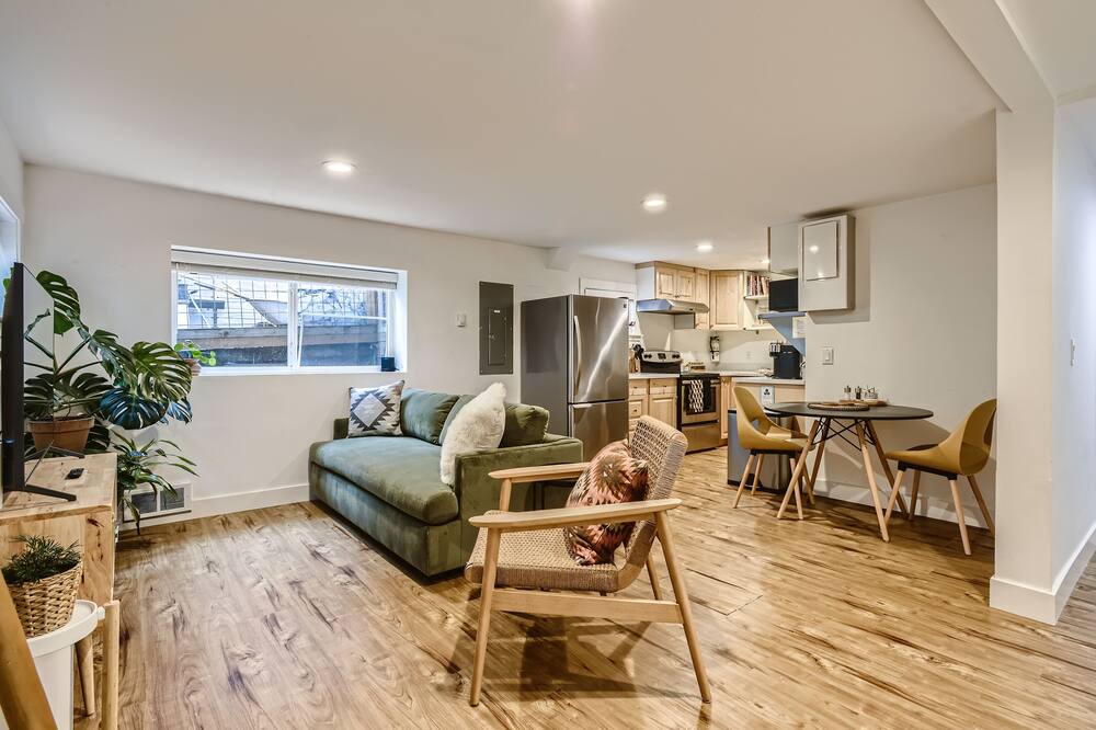 Photo of Livingroom in Broadview