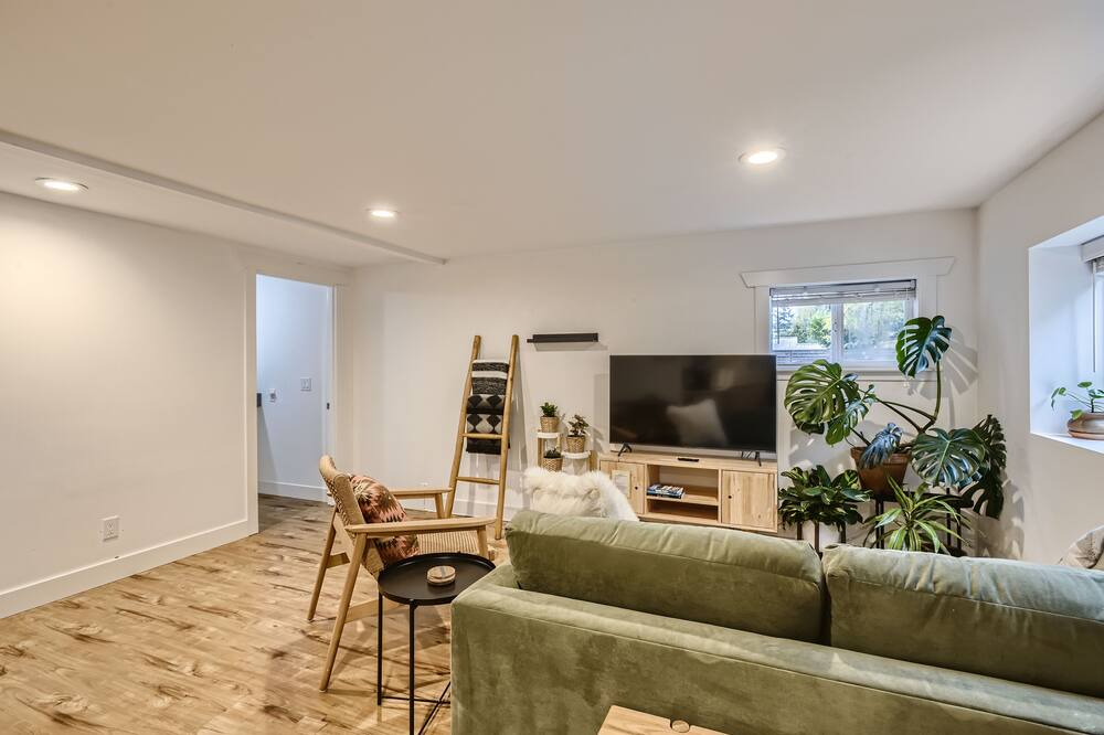 Photo of Livingroom in Broadview