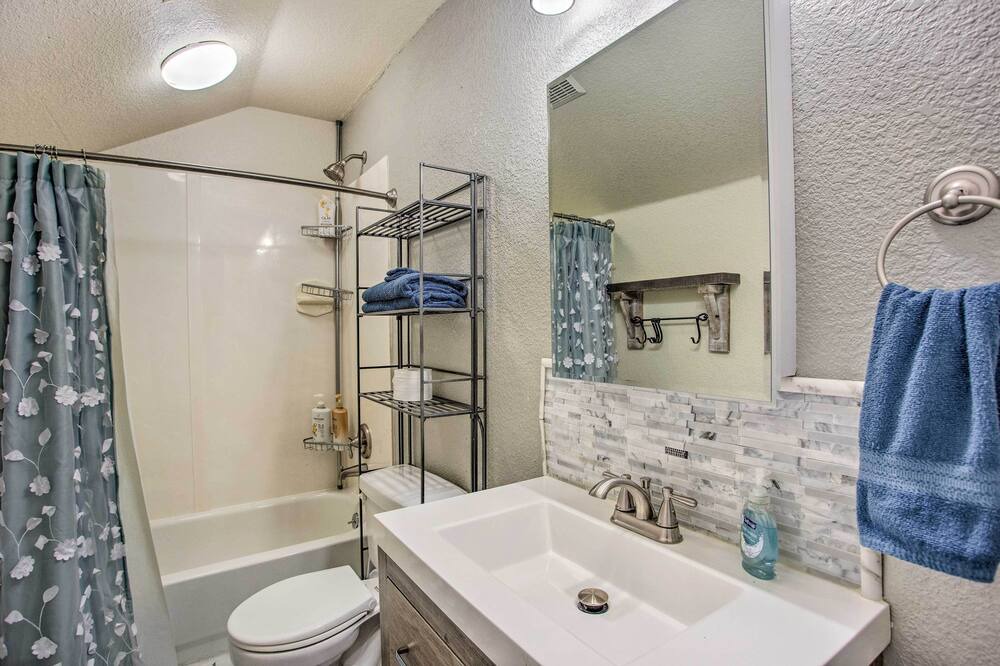 Photo of Bathroom in Quinlan