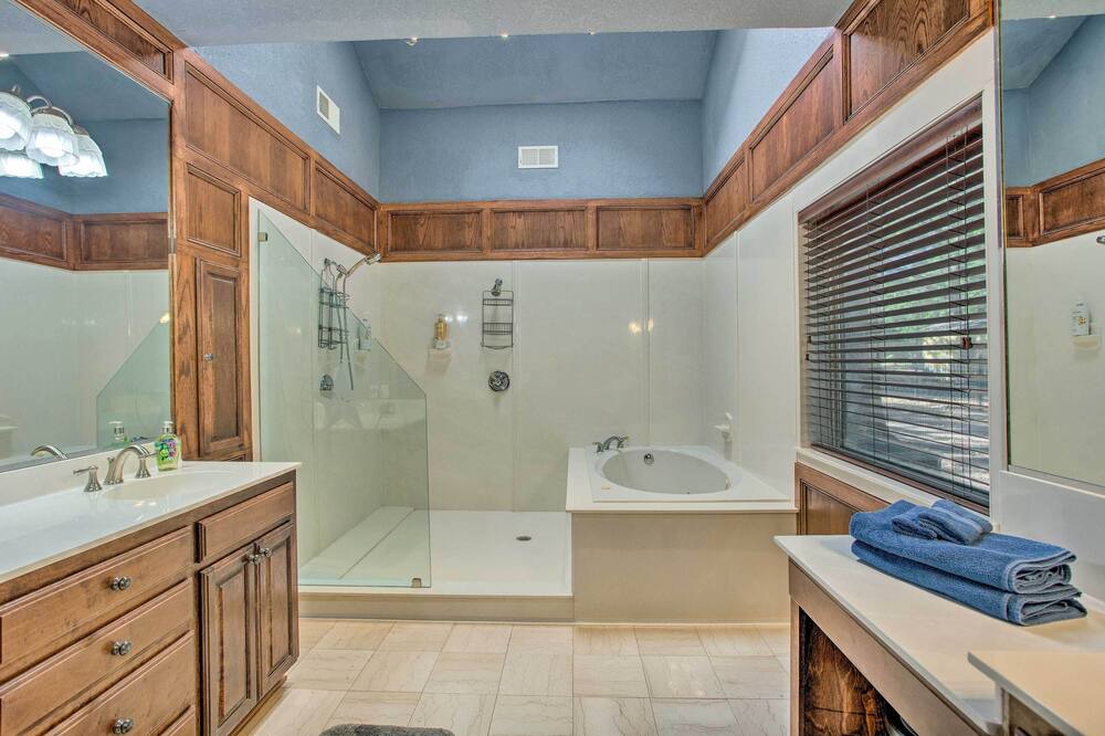 Photo of Bathroom in Quinlan