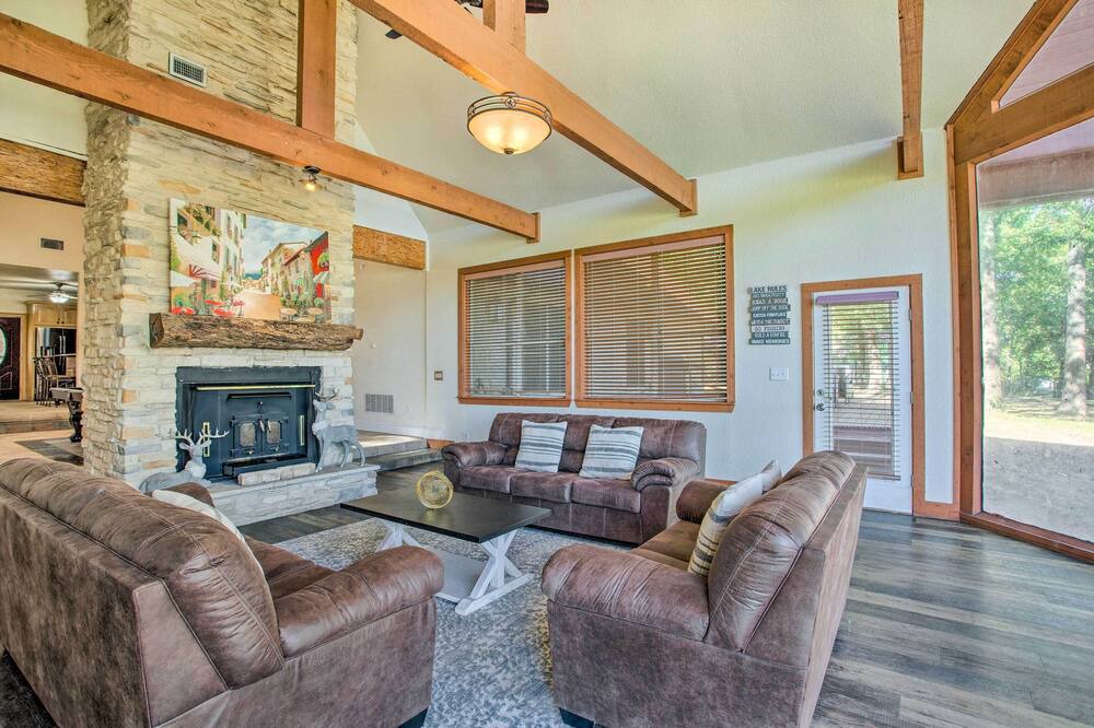 Photo of Livingroom in Quinlan