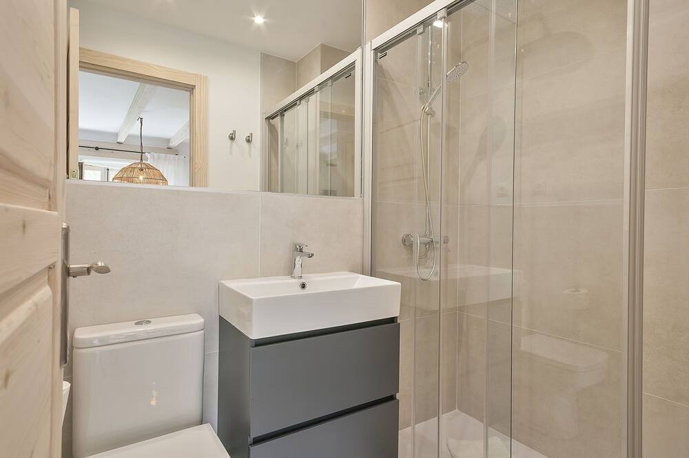 Photo of Bathroom in Beret