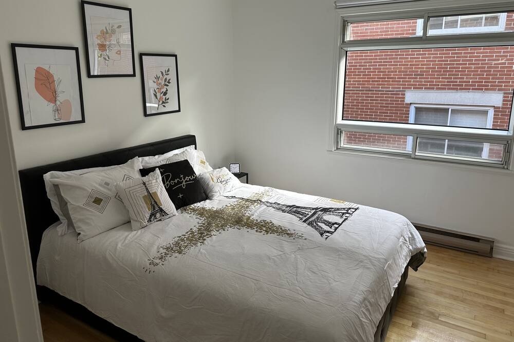 Photo of Bedroom in Ahuntsic-Cartierville