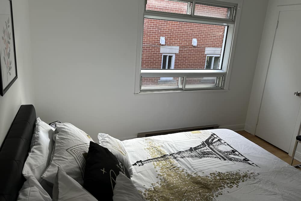 Photo of Bedroom in Ahuntsic-Cartierville