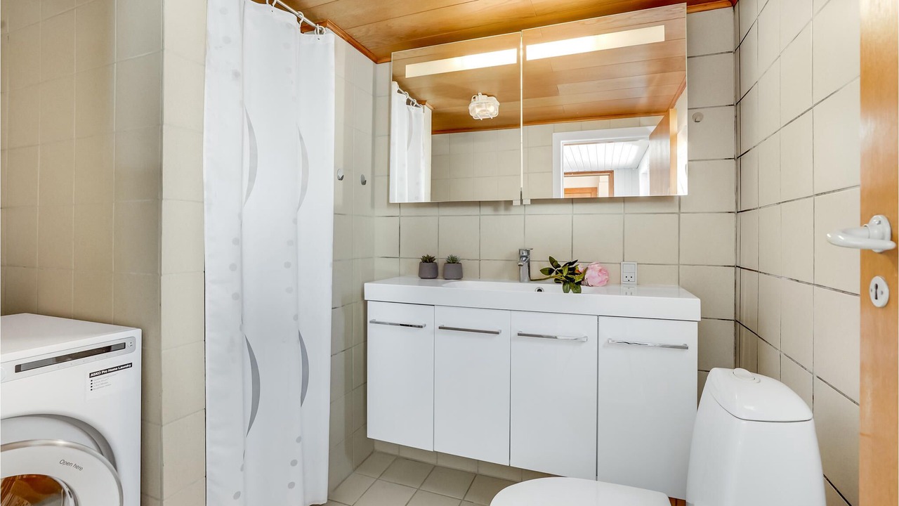 Photo of Others in Arø