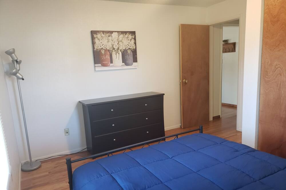 Photo of Bedroom in Basin