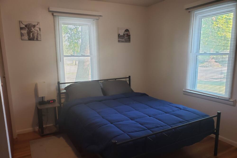 Photo of Bedroom in Basin