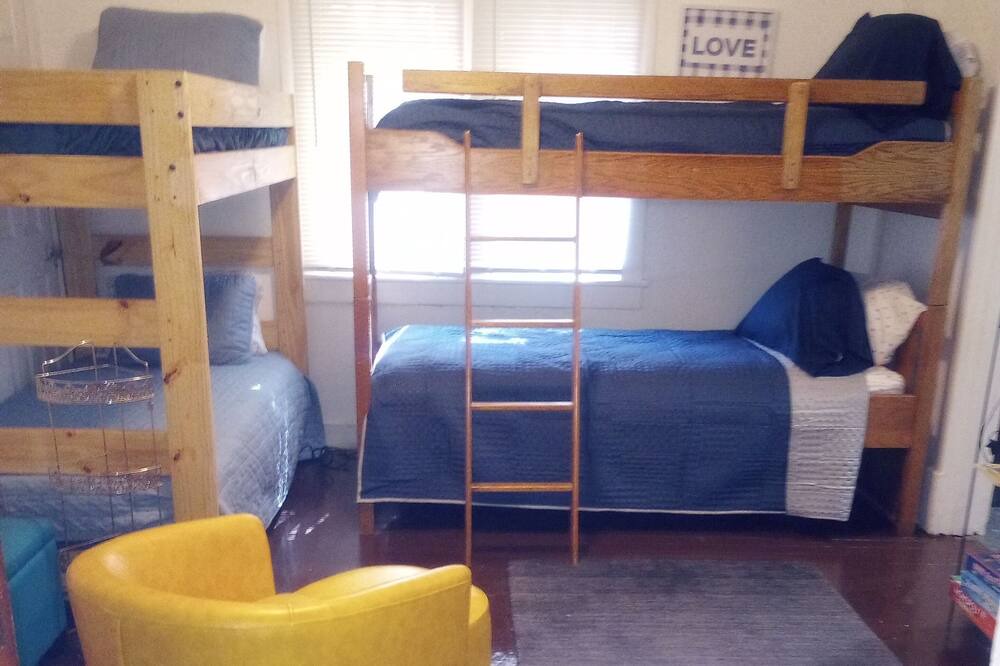 Photo of Bedroom in Highland Historic District