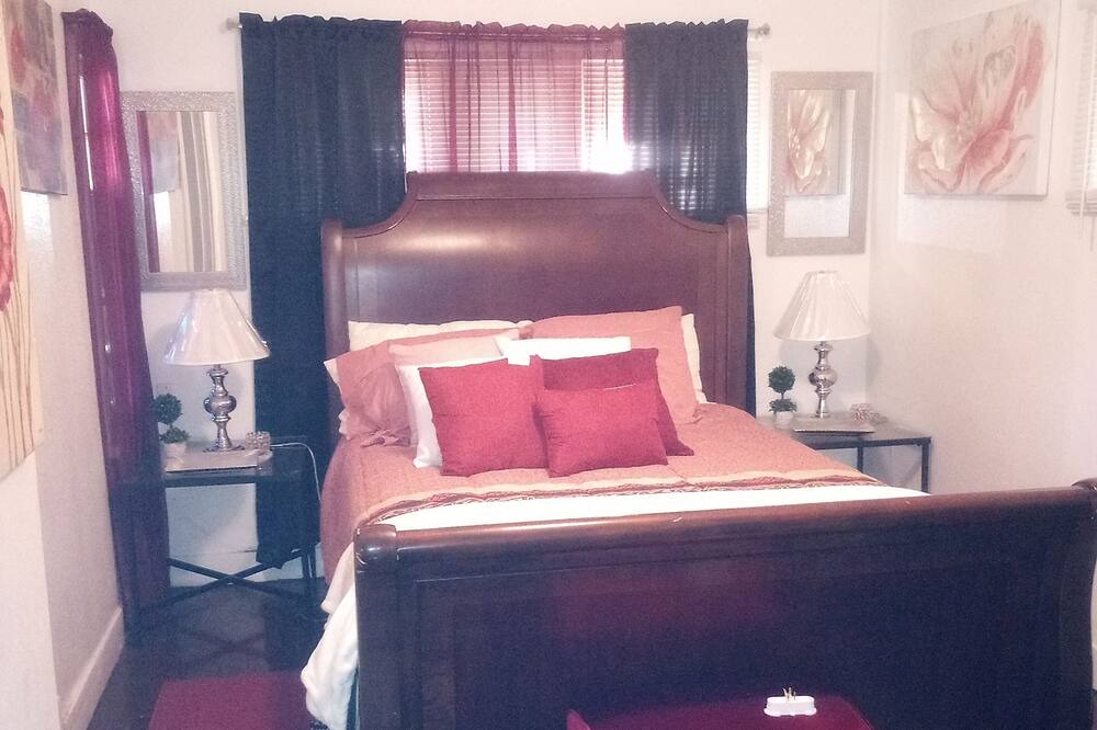 Photo of Bedroom in Highland Historic District
