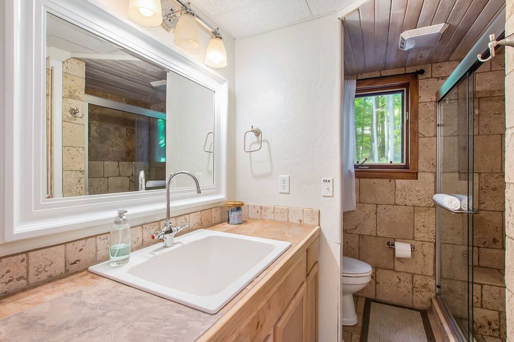 Photo of Bathroom in Canadian Lakes