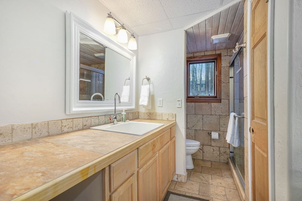 Photo of Bathroom in Canadian Lakes