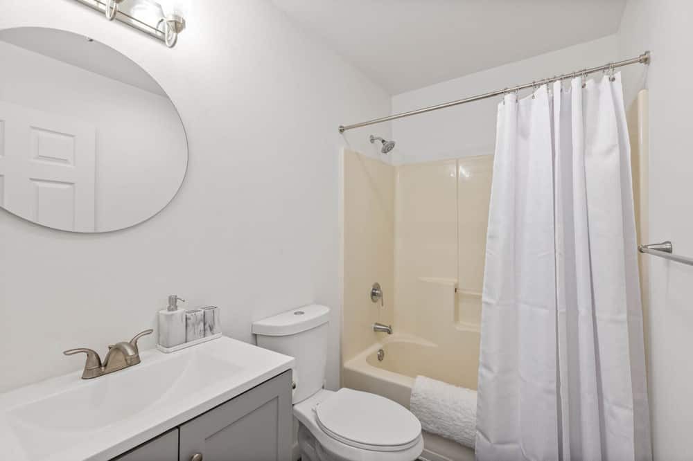 Photo of Bathroom in Woodlawn