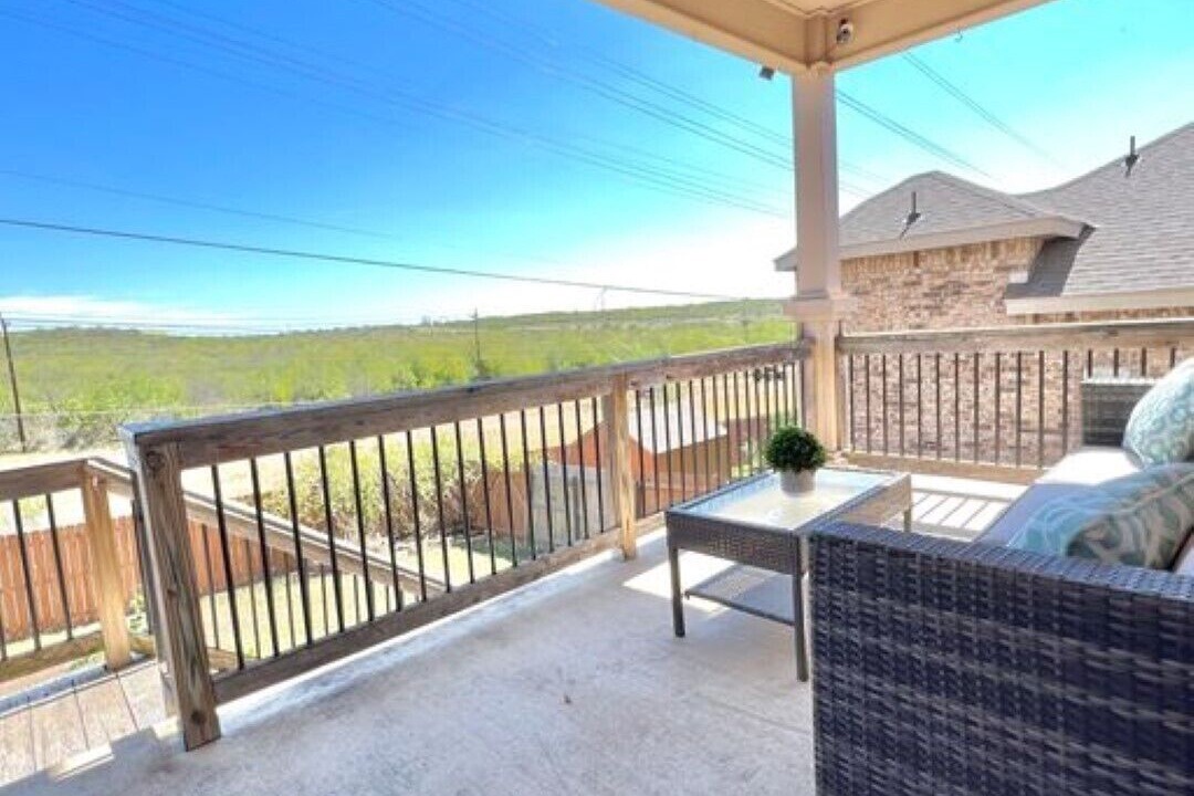 Photo of Patio Balcony in Medina Valley
