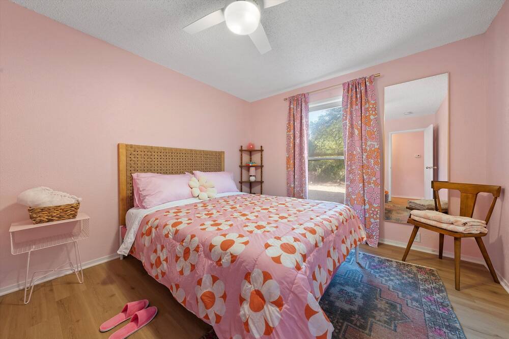 Photo of Bedroom in Lacy-Lakeview