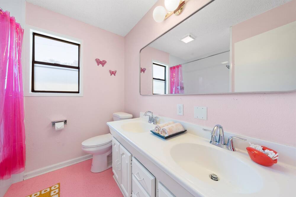 Photo of Bathroom in Lacy-Lakeview