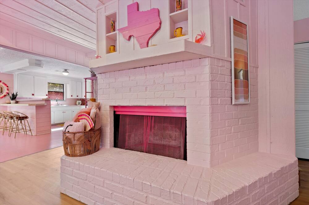 Photo of Livingroom in Lacy-Lakeview