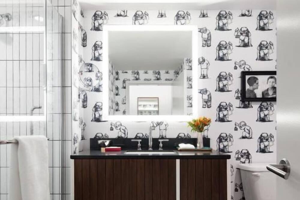 Photo of Bathroom in Snyder Square