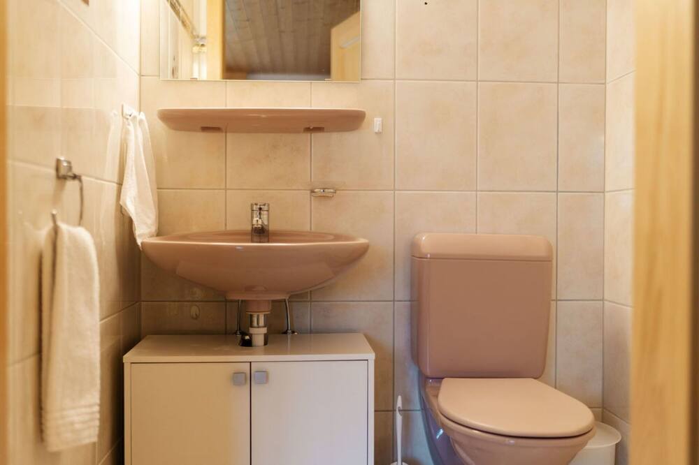 Photo of Bathroom in Mitloedi
