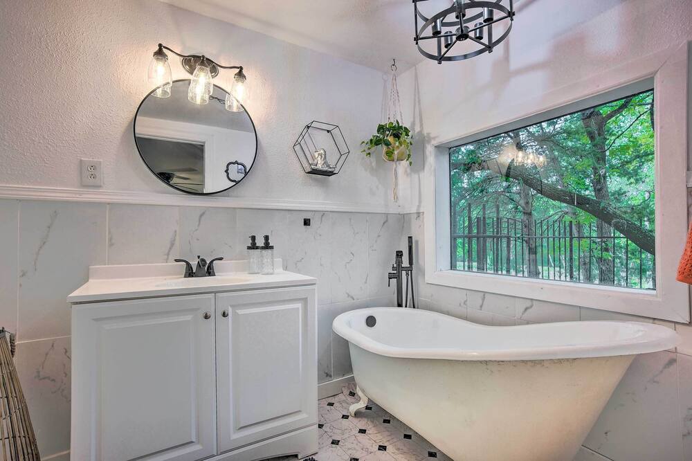 Photo of Bathroom in Willis