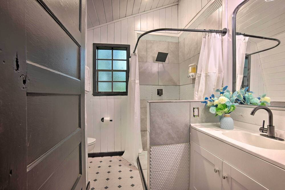 Photo of Bathroom in Willis