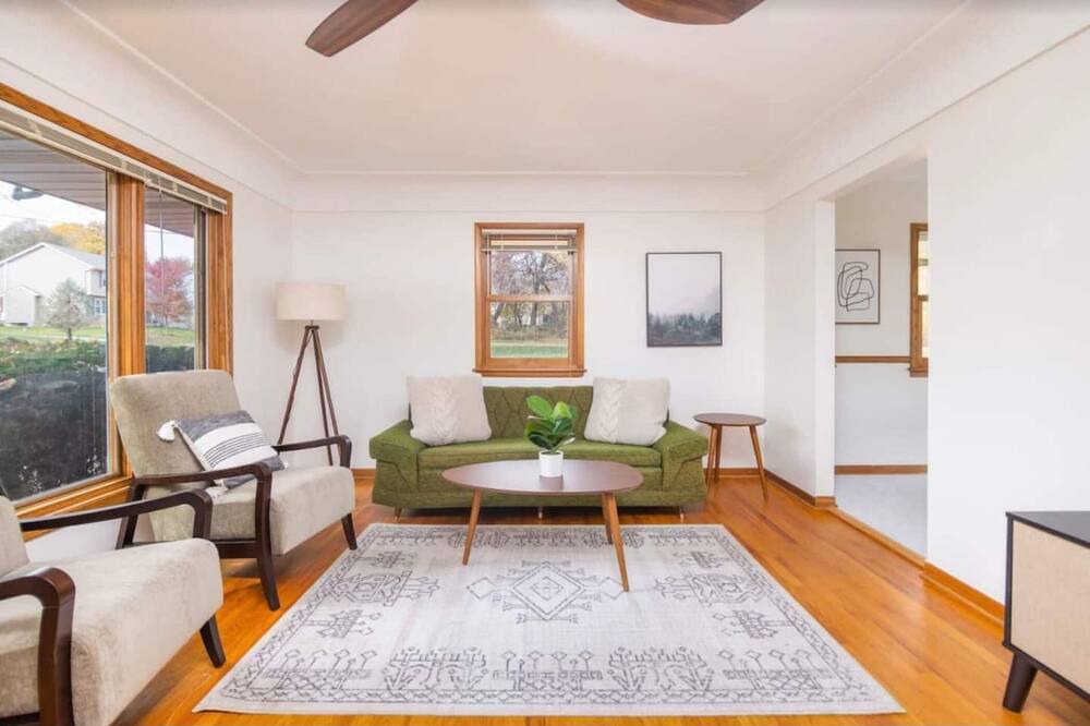 Photo of Livingroom in Urbandale