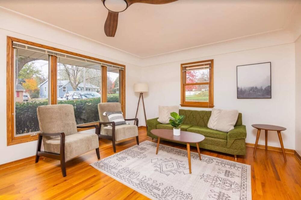 Photo of Livingroom in Urbandale