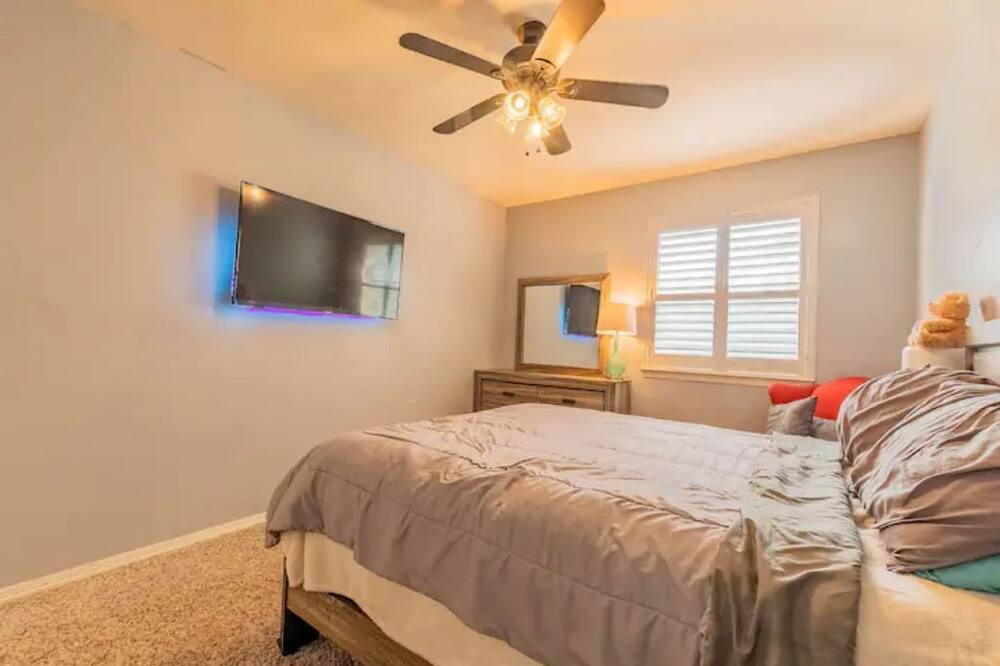 Photo of Bedroom in Atascocita