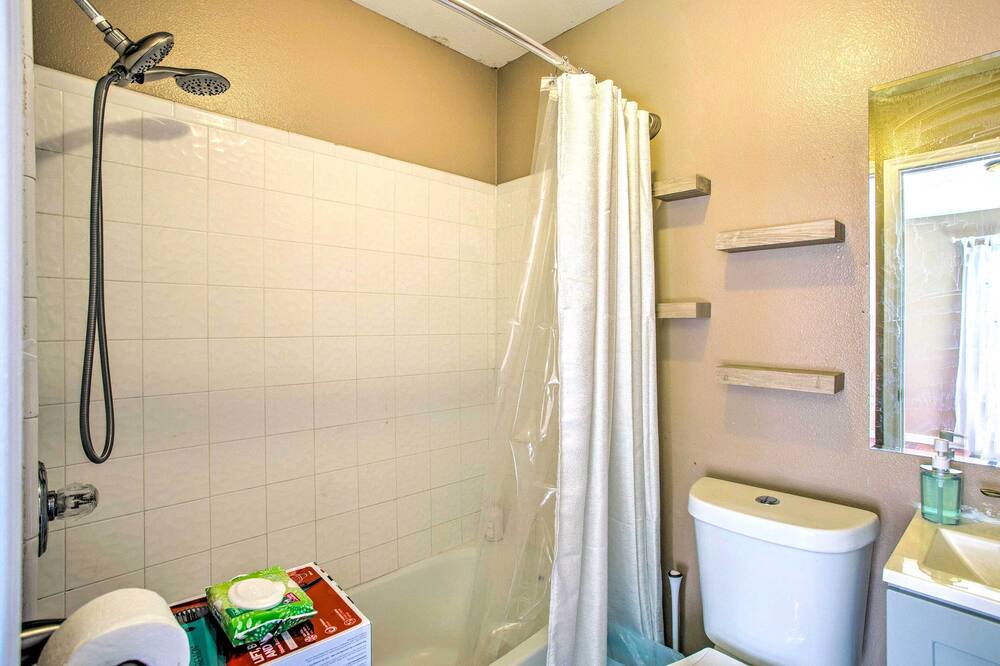 Photo of Bathroom in Elmo