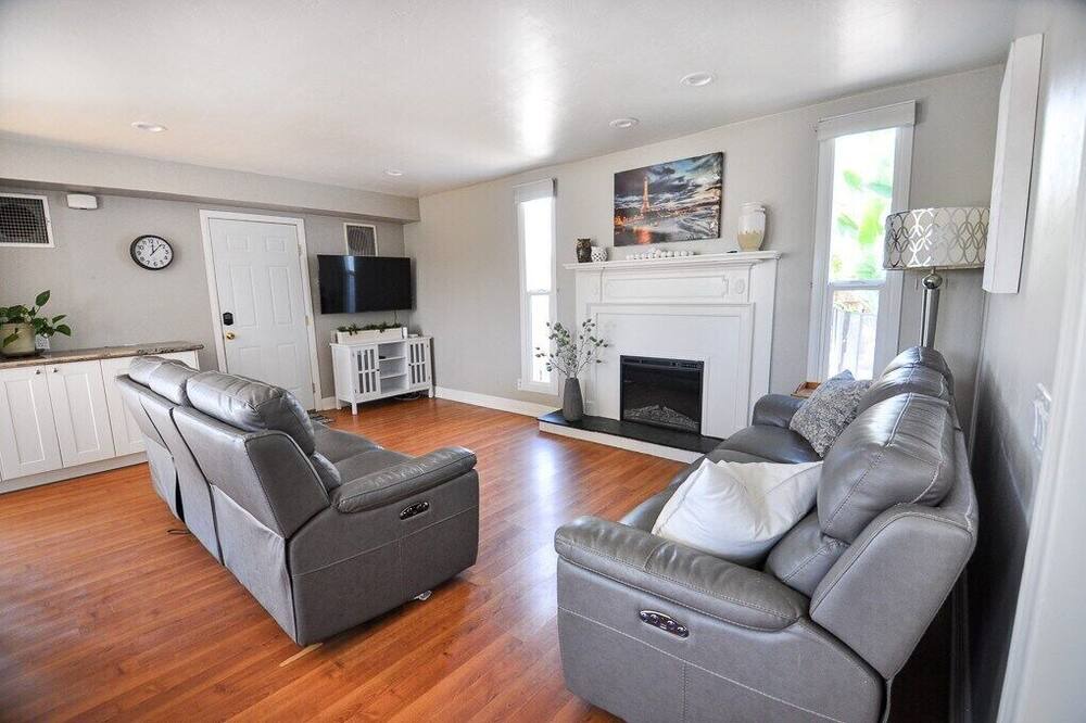 Photo of Livingroom in Winter Gardens