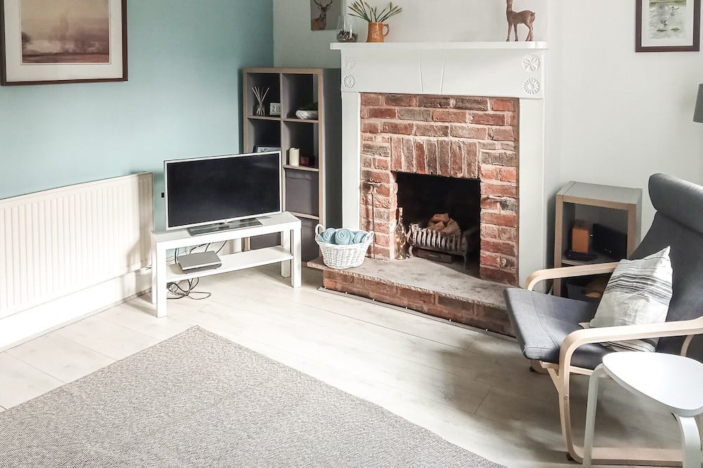 Photo of Livingroom in Hulland Ward