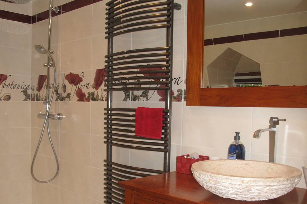 Photo of Bathroom in Bailleau-l'Eveque