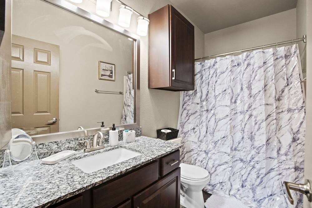Photo of Bathroom in Grogan's Mill