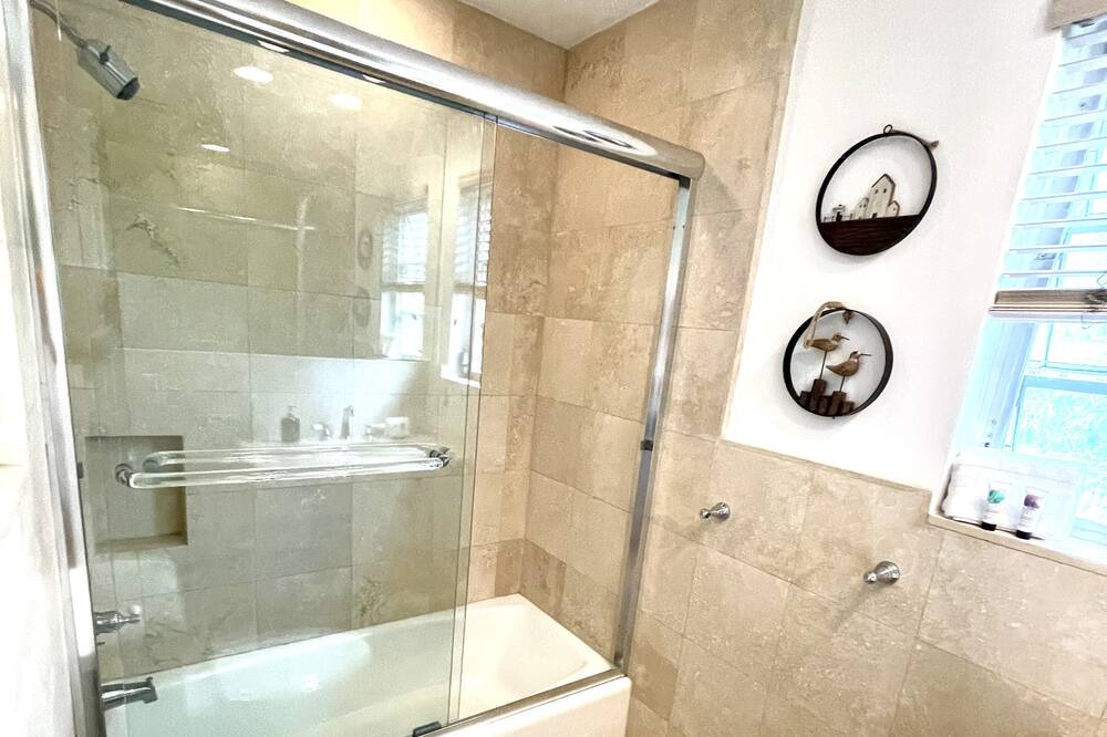 Photo of Bathroom in Colee Hammock