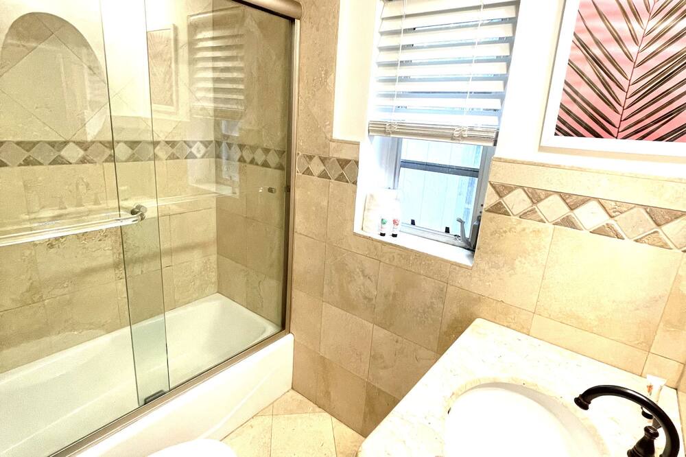 Photo of Bathroom in Colee Hammock