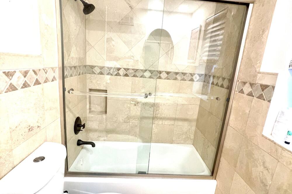 Photo of Bathroom in Colee Hammock