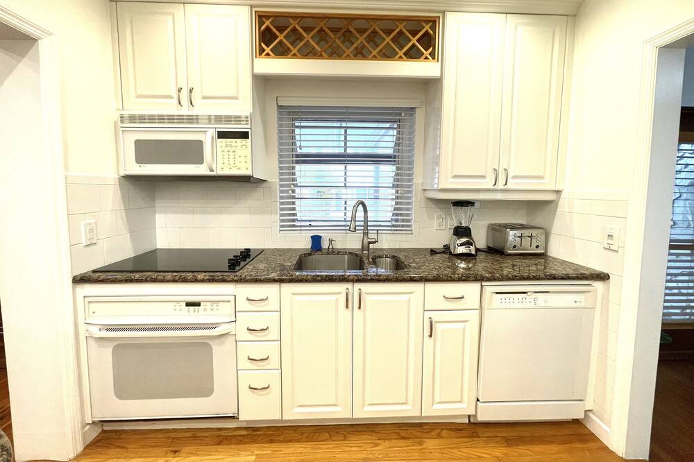 Photo of Kitchen in Colee Hammock