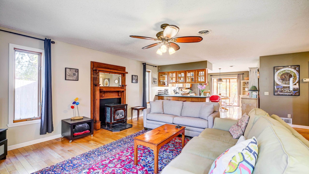 Photo of Livingroom in Burlington