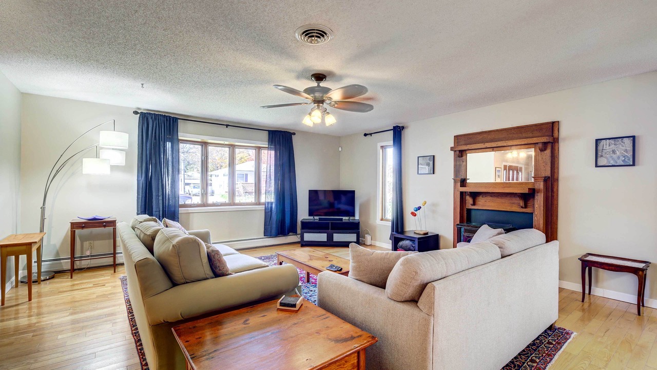 Photo of Livingroom in Burlington