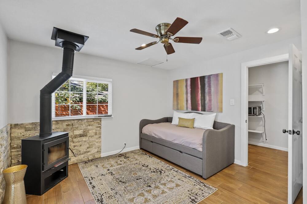 Photo of Livingroom in Handley