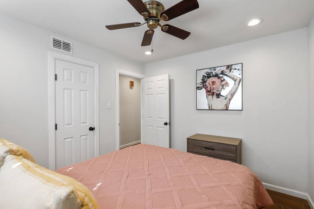 Photo of Bedroom in Handley