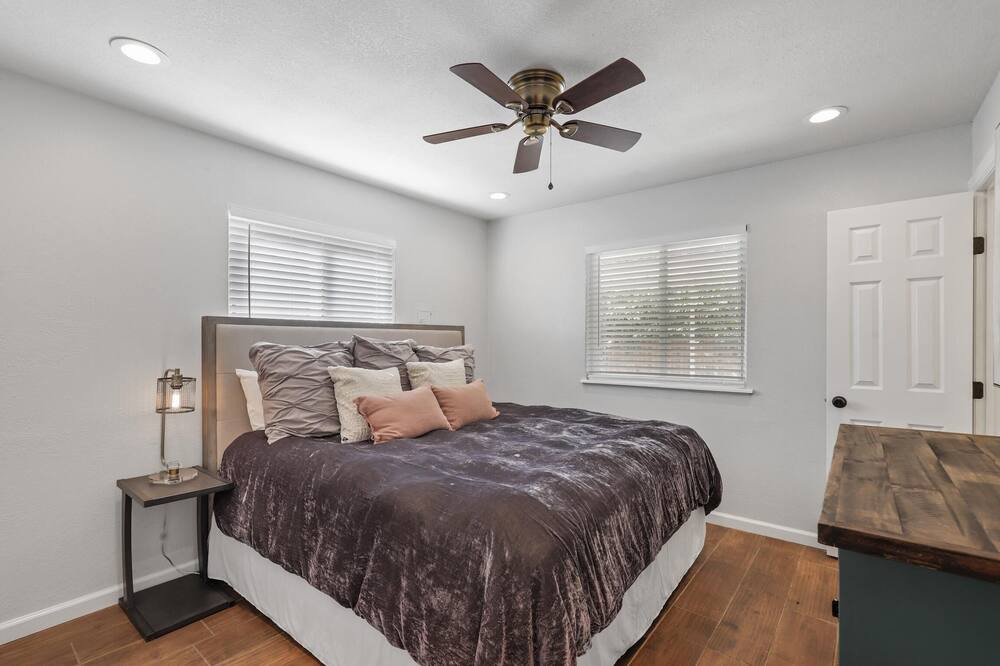 Photo of Bedroom in Handley
