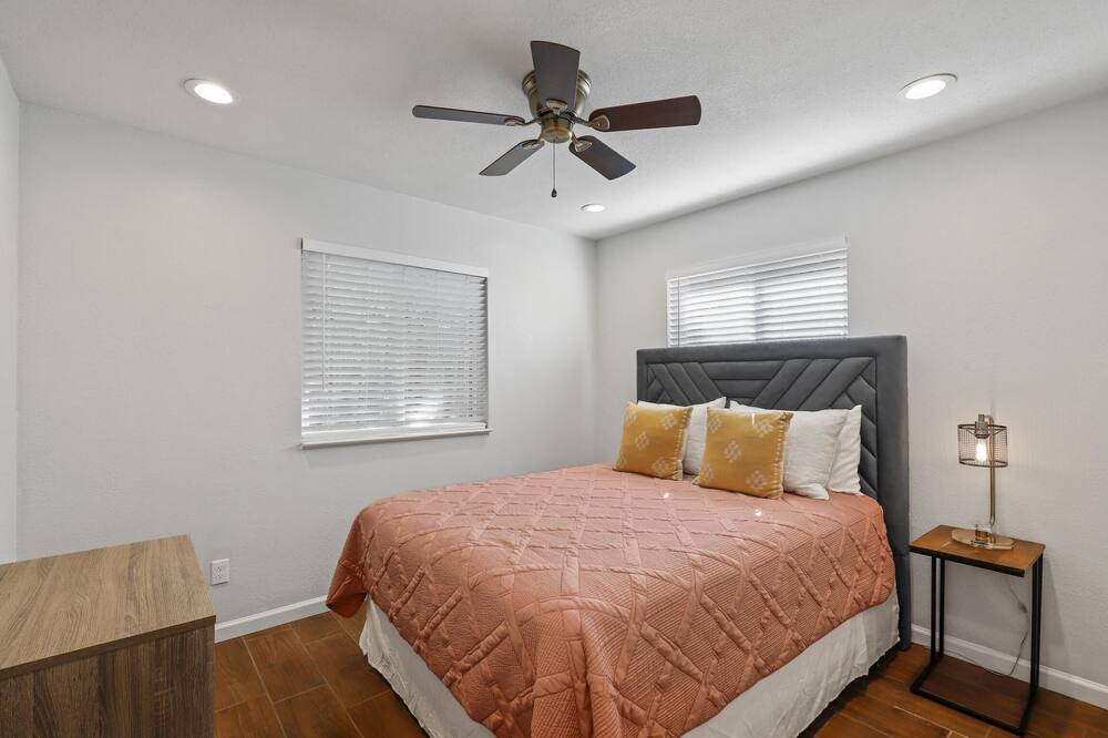 Photo of Bedroom in Handley
