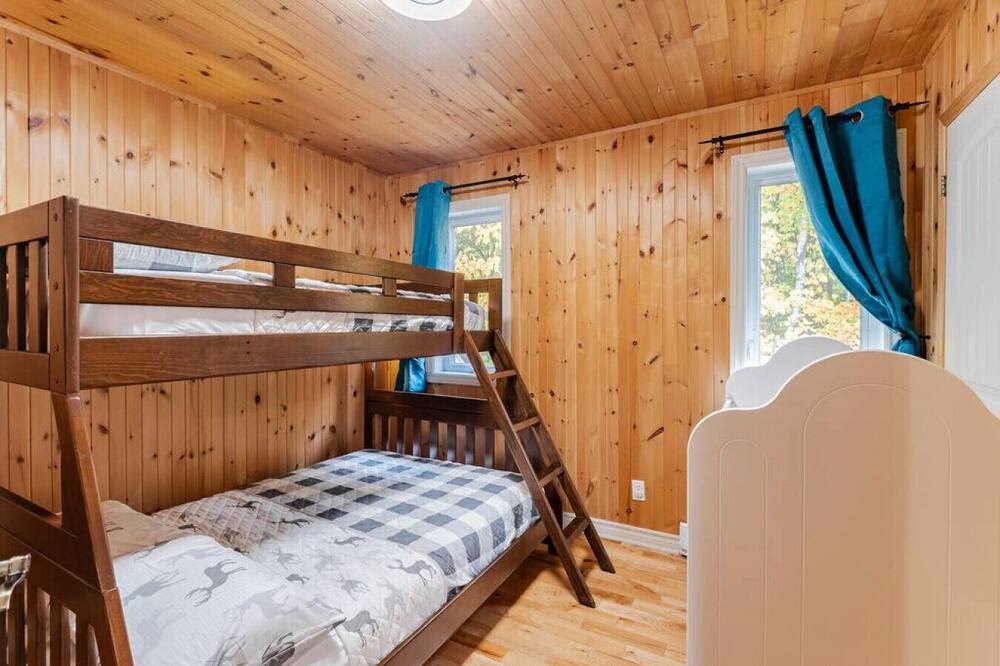Photo of Bedroom in Saint-Alexis-des-Monts